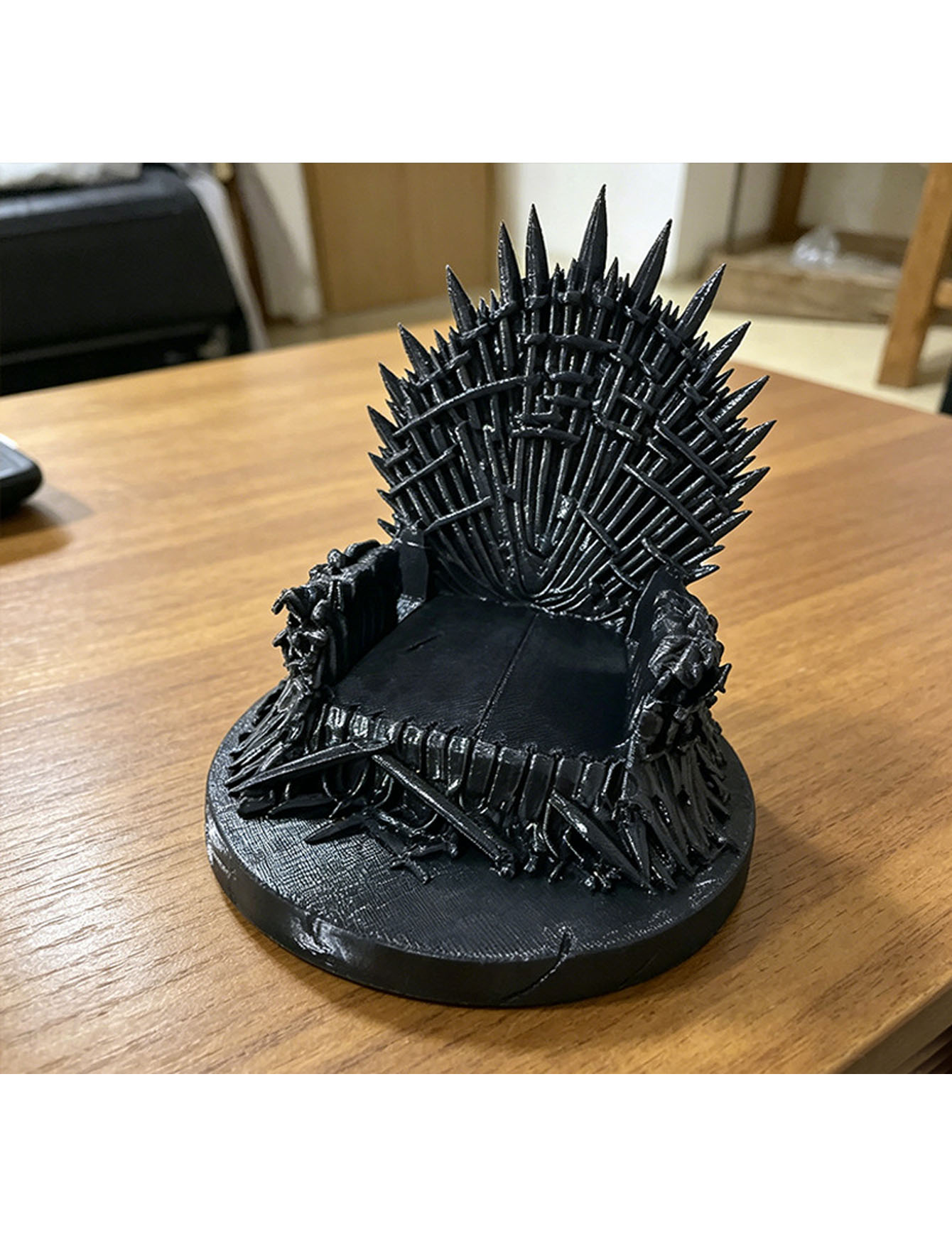3D Printing Examples - 3Dプリント製の黒い携帯電話ホルダー、王座の彫刻、円形ベース、ファンタジー装飾、ホームデコレーション、デスクトップオーナメント
